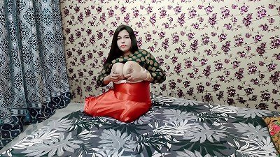 molten Indian bhabhi demonstrates big natural boobies in crimson silk saree with dirty hindi chat